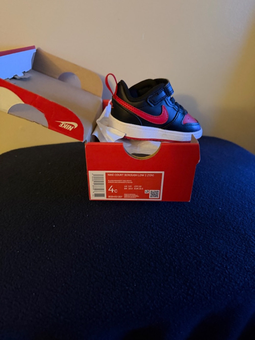 Nike Kids Black and Red Low-Top Sneakers with Hook-and-Loop Strap - Picture 1 of 6